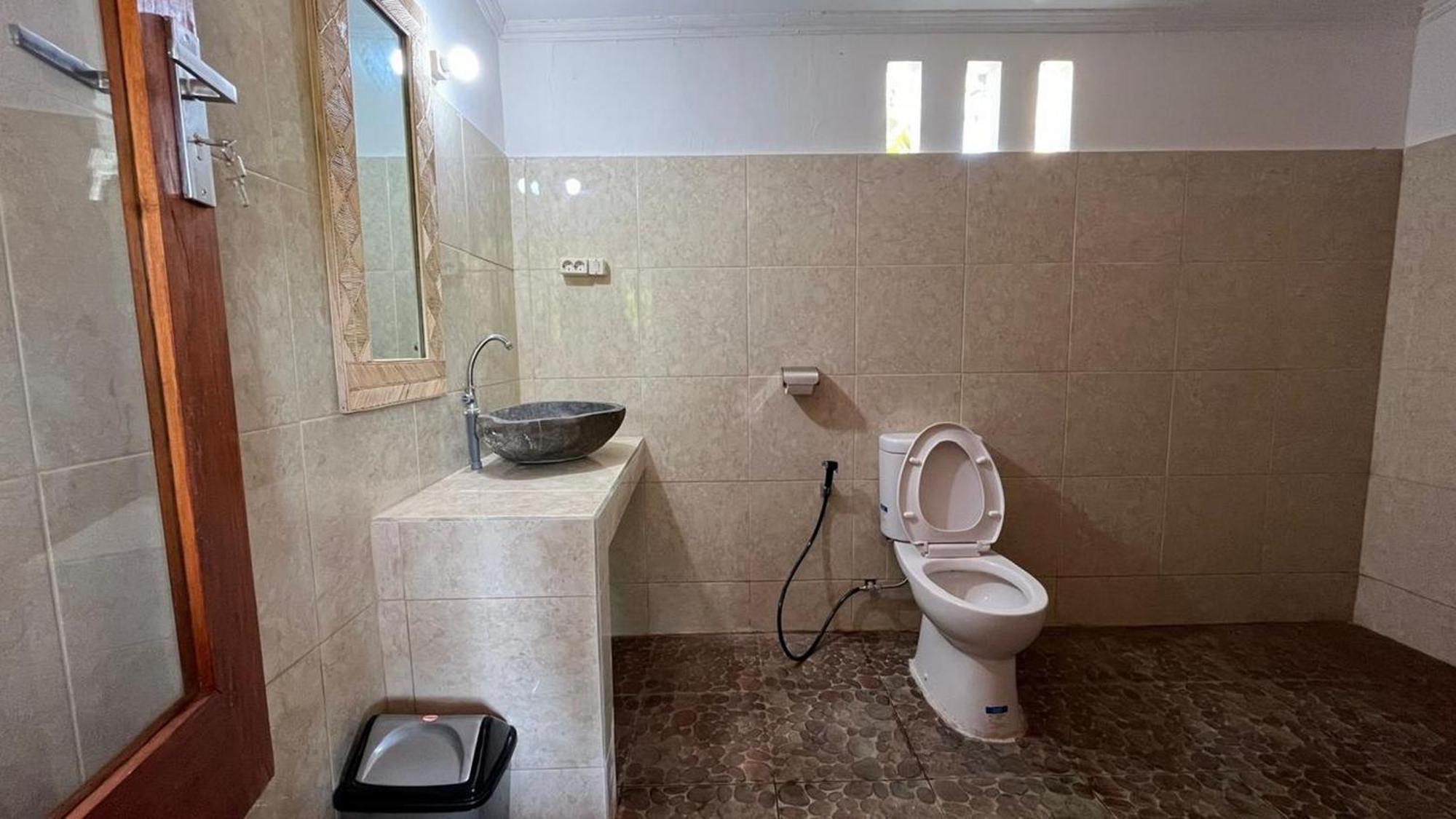 OYO 2039 Cici's Bungalow Mangsit Exterior foto
